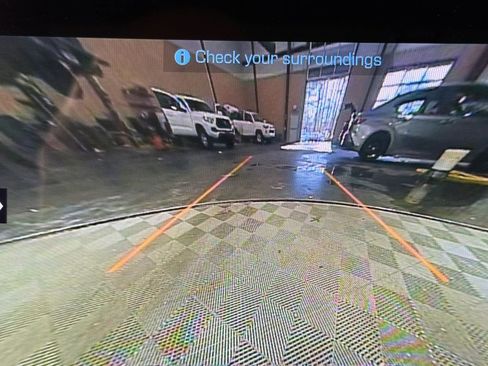 Used 2023 Porsche Macan Turbo image 31