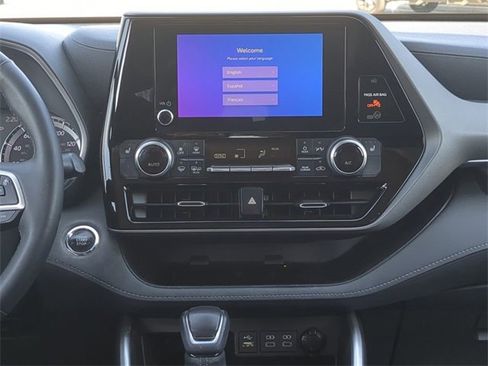 Certified 2023 Toyota Highlander XLE image 18