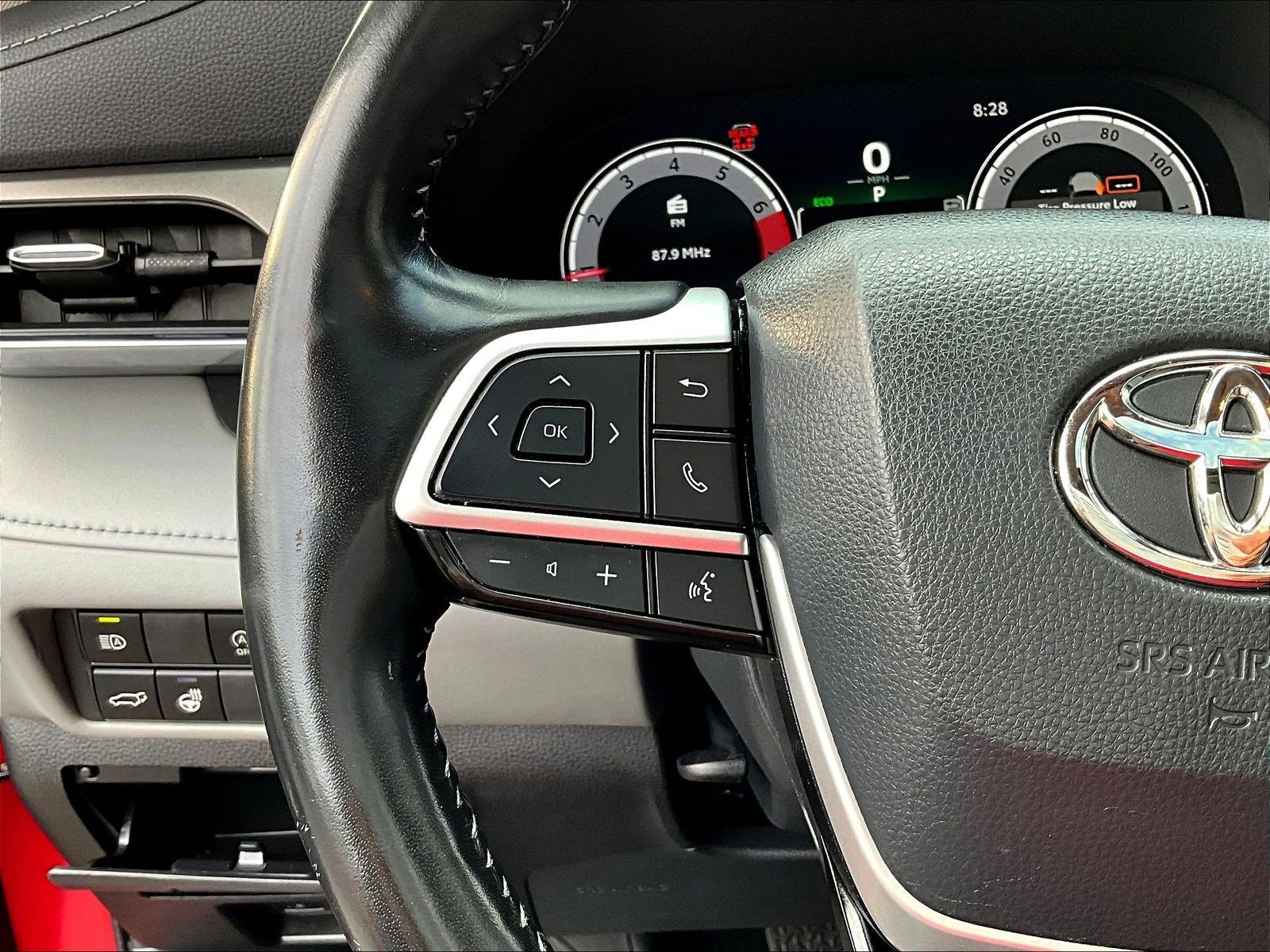 Used 2023 Toyota Highlander Limited AWD/4WD image 11