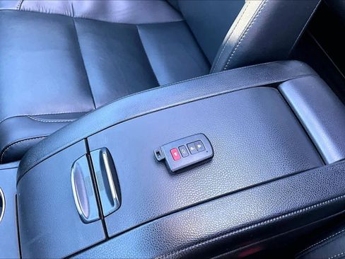 Used 2019 Toyota Highlander XLE image 14