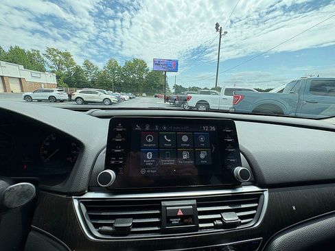 Used 2020 Honda Accord Touring image 17