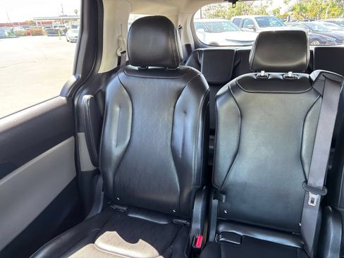 Used 2026 Kia Carnival FWD image 41