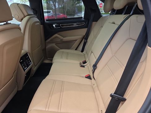 Used 2019 Porsche Cayenne Base image 20