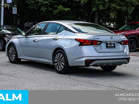 Used 2024 Nissan Altima 2.5 SV FWD image 9