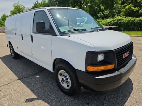 Used 2017 GMC Savana 3500 Extended RWD image 5