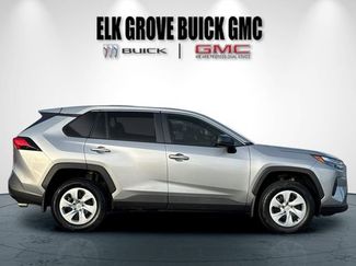 Used 2023 Toyota RAV4 LE video 3