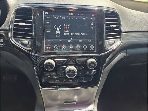 Used 2019 Jeep Grand Cherokee Laredo RWD image 15