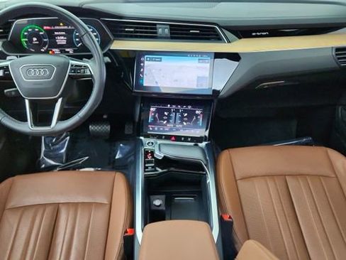 Used 2024 Audi Q8 e-tron Premium Plus w/ Premium Plus Package image 19