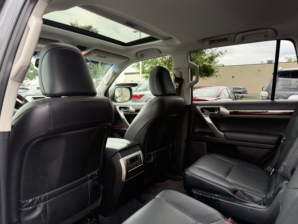 Used 2018 Lexus GX 460 Premium AWD/4WD image 16
