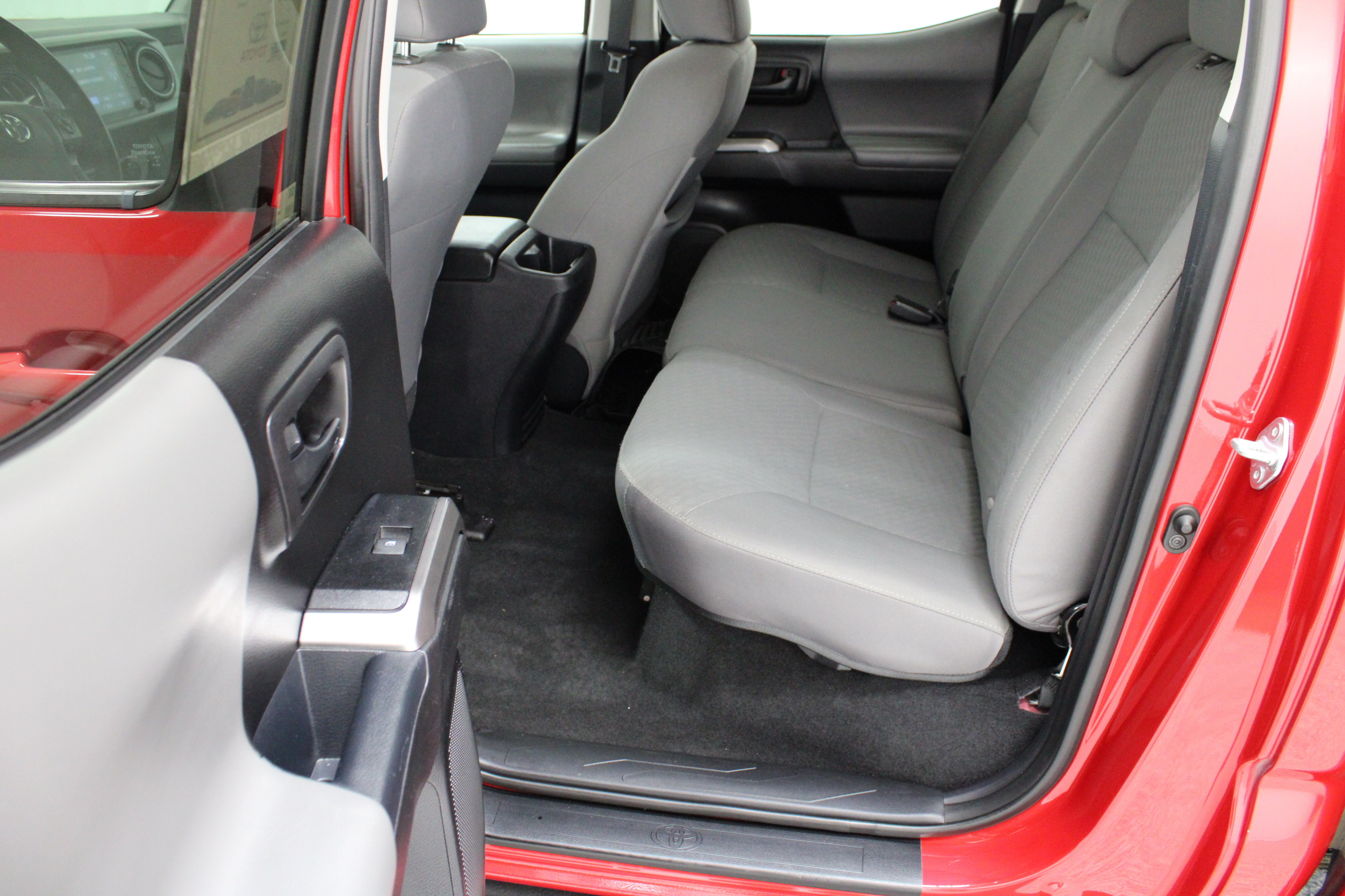 Used 2021 Toyota Tacoma SR5 AWD/4WD image 27