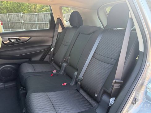 Used 2018 Nissan Rogue SV FWD image 25