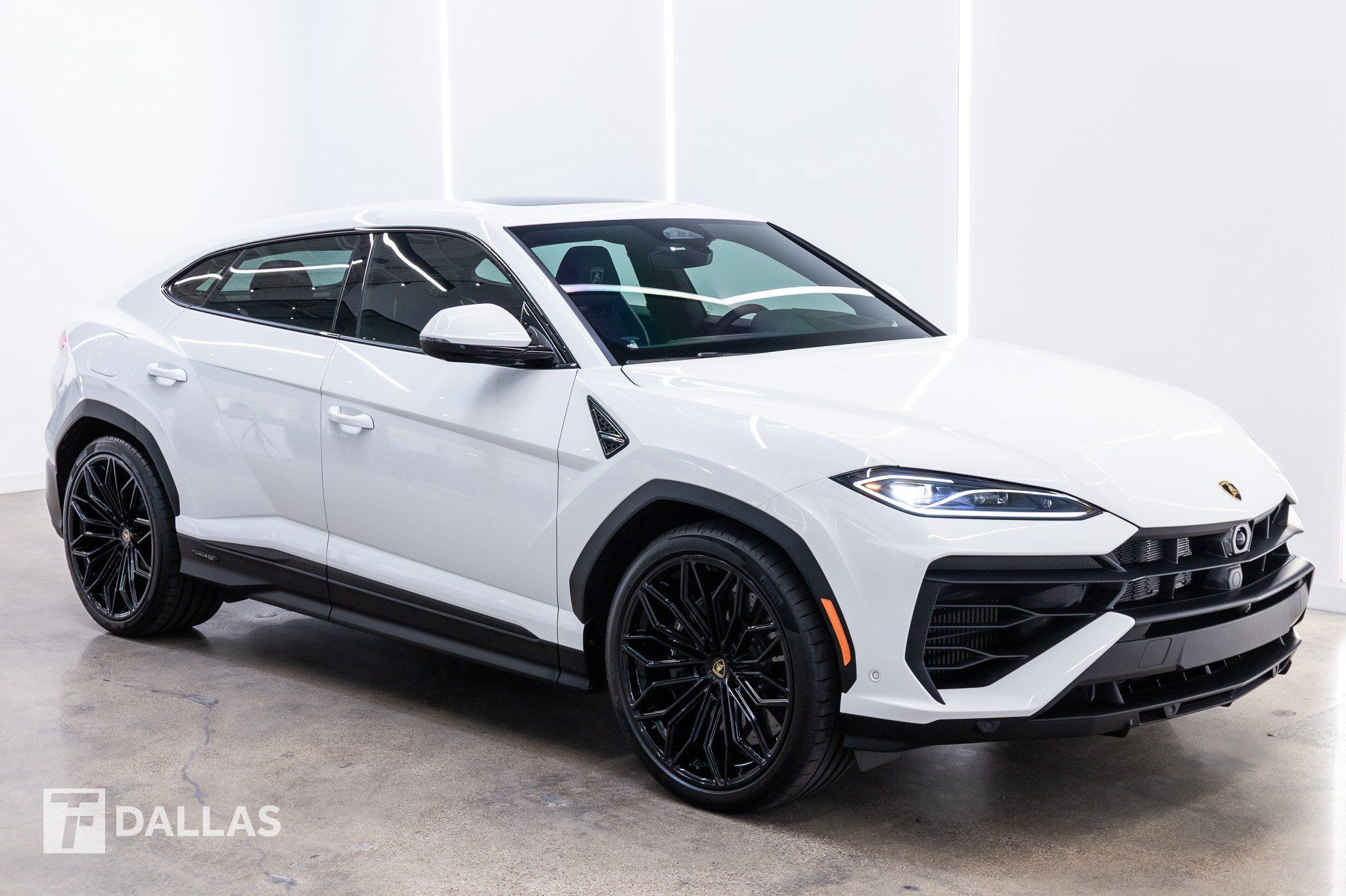 Used 2026 Lamborghini Urus SE AWD/4WD image 17