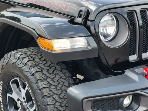 Used 2022 Jeep Wrangler Unlimited Rubicon w/ Cold Weather Group AWD/4WD image 5