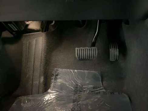 Used 2025 Volvo XC40 B5 Plus image 69