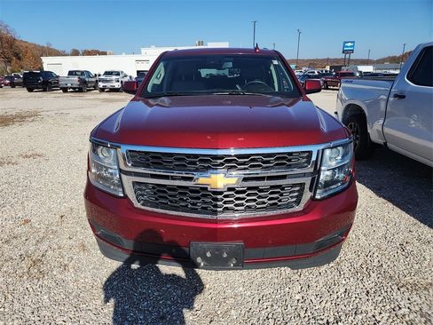 Used 2018 Chevrolet Suburban LT w/ Luxury Package image 2