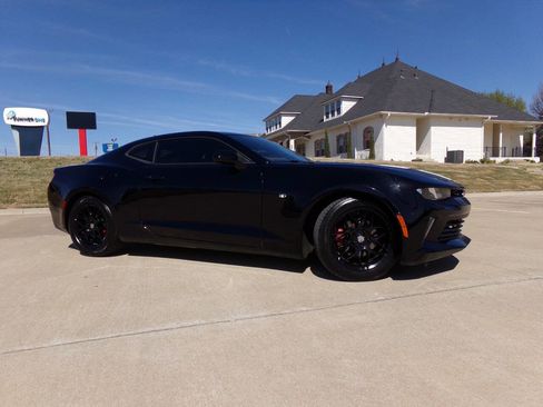 Used 2016 Chevrolet Camaro LT image 9