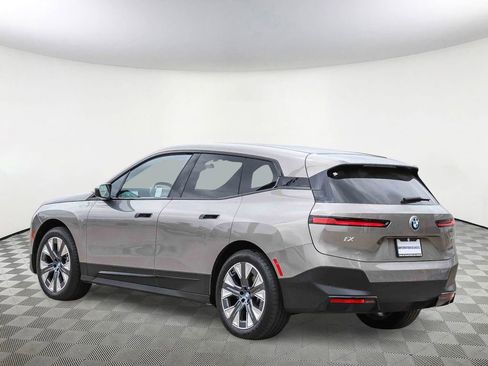 Used 2025 BMW iX xDrive50 w/ Convenience Package image 8