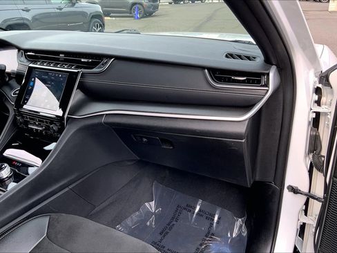 Used 2023 Jeep Grand Cherokee Altitude image 16