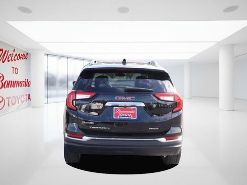 Used 2024 GMC Terrain SLT image 6