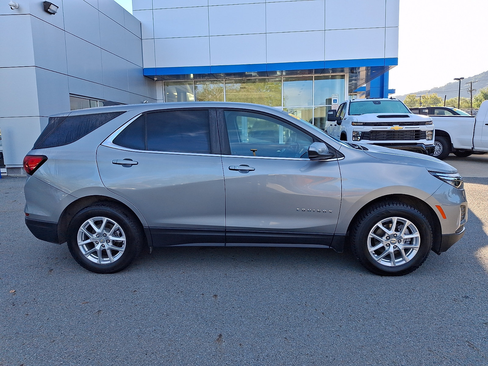Used 2024 Chevrolet Equinox LT AWD/4WD image 7