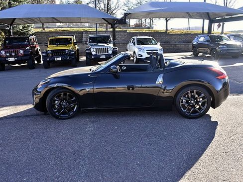Used 2019 Nissan 370Z Touring image 5