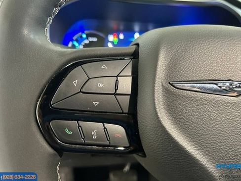 Used 2023 Chrysler Pacifica Limited w/ Uconnect Theater Family Group FWD image 38