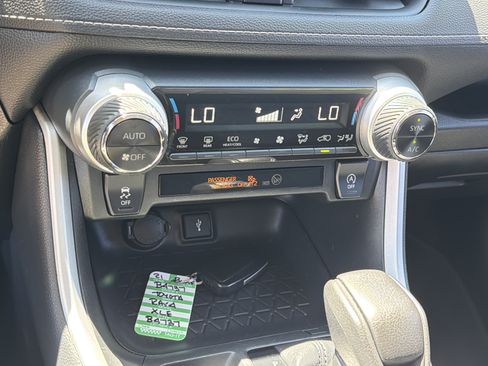 Used 2021 Toyota RAV4 XLE AWD/4WD image 24