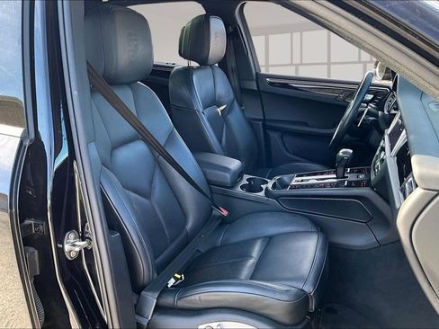 Used 2023 Porsche Macan Turbo image 29