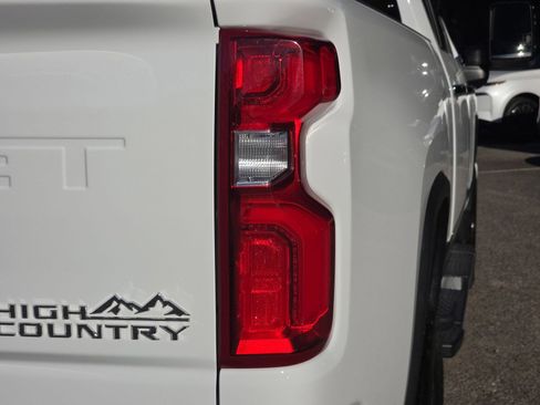 Used 2024 Chevrolet Silverado 2500 High Country w/ High Country Premium Package AWD/4WD image 16