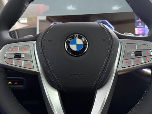 Used 2026 BMW X7 xDrive40i w/ Premium Package image 16