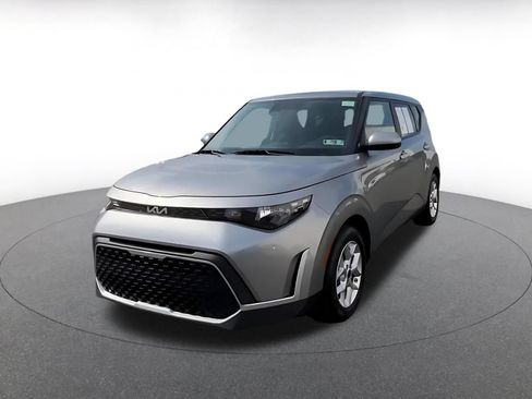 Used 2025 Kia Soul LX w/ LX Technology Package FWD image 6