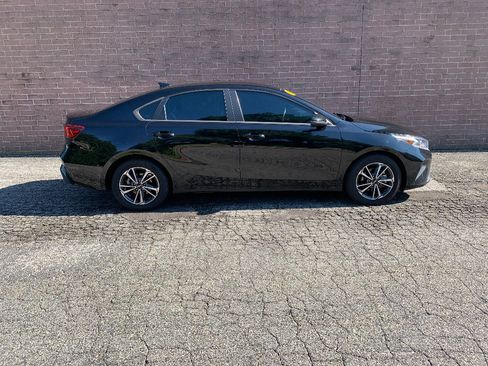 Used 2023 Kia Forte LXS w/ LXS Technology Package FWD image 6