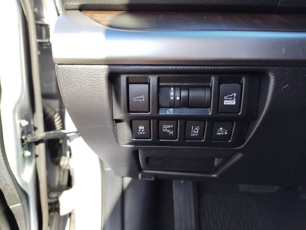 Used 2019 Subaru Outback 2.5i Limited AWD/4WD image 18