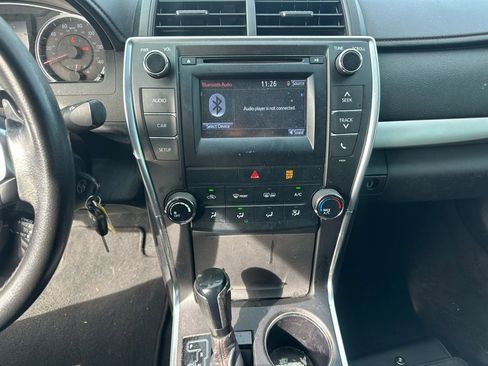 Used 2016 Toyota Camry SE image 10