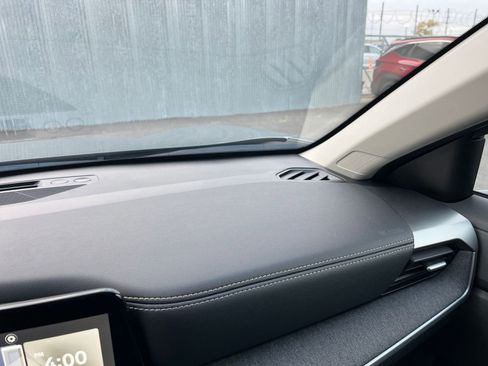 Used 2025 Nissan Kicks SV image 33