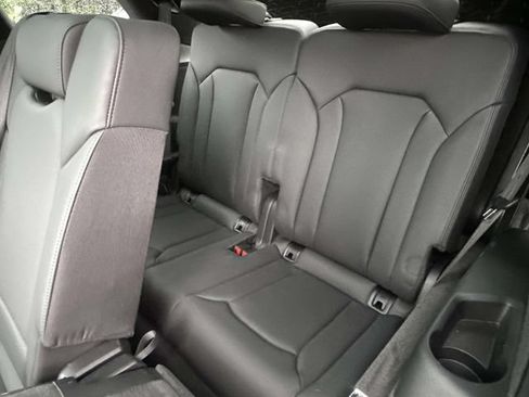 Used 2023 Audi Q7 3.0T Premium Plus w/ Premium Plus Package AWD/4WD image 11