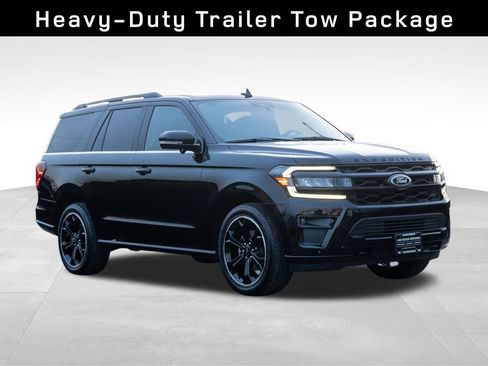 Used 2024 Ford Expedition Limited image 3