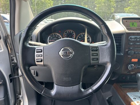 Used 2011 Nissan Titan SL w/ SL Technology Pkg RWD image 10