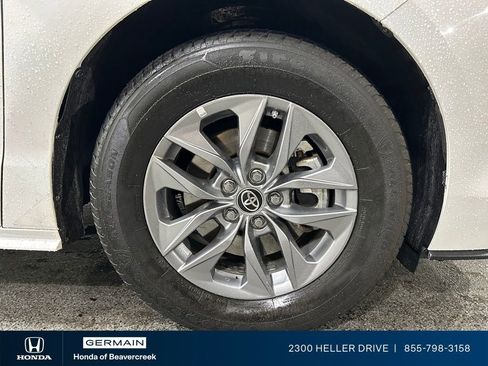 Used 2022 Toyota Sienna LE FWD image 12