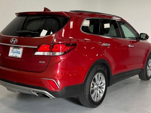 Used 2018 Hyundai Santa Fe SE AWD/4WD image 3