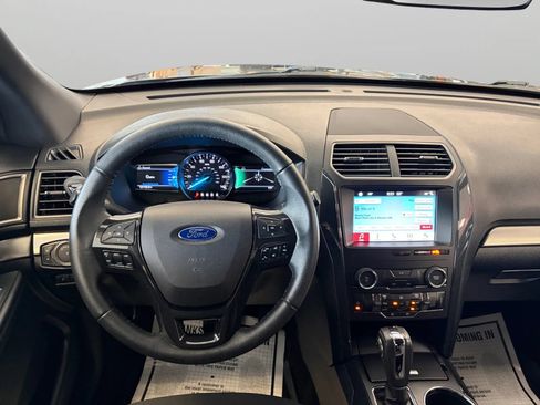 Used 2018 Ford Explorer XLT w/ Equipment Group 201A AWD/4WD image 28
