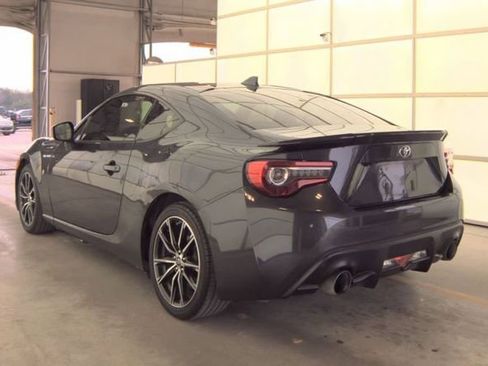 Used 2017 Toyota 86 RWD image 3