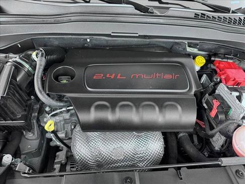 Used 2020 Jeep Renegade Latitude w/ Cold Weather Group image 20