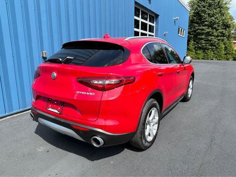 Used 2018 Alfa Romeo Stelvio AWD image 4