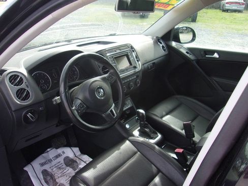 Used 2016 Volkswagen Tiguan S image 12