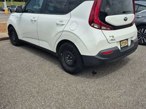 Used 2021 Kia Soul LX FWD image 2