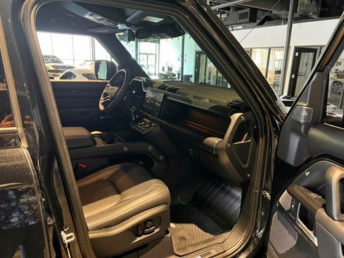 Used 2023 Land Rover Defender 110 V8 AWD/4WD image 31