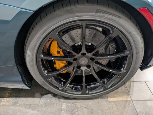 Used 2025 McLaren Artura Spider image 28