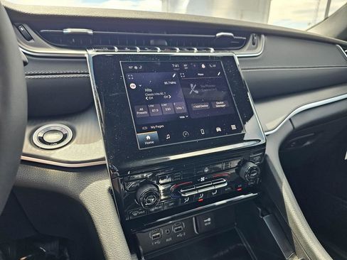 New 2025 Jeep Grand Cherokee L Altitude AWD/4WD image 19