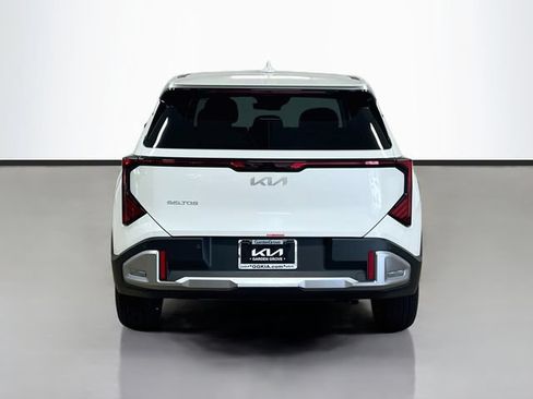 New 2027 Kia Seltos S FWD image 6